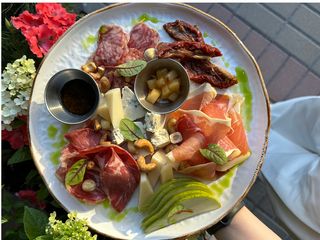 Плато до вина (280г)