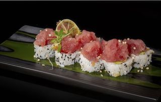 83 Uramaki De Atún Picante (8 Uds.)/Spicy Tuna Uramaki (8 pcs.)