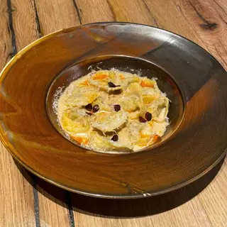 Анелотті з прошуто та вершковим соусом (350г)