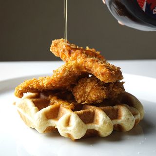 Sándwich Gofres Con Pollo