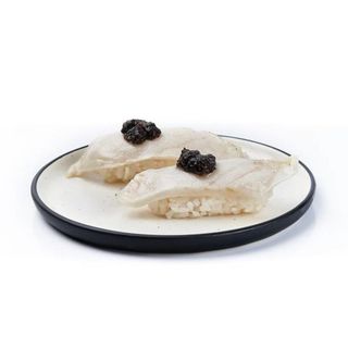 Nigiris de pez mantequilla con trufada