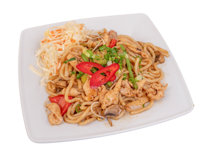 Makaron udon z kurczakiem