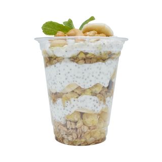 Гранола з бананом та горіхами