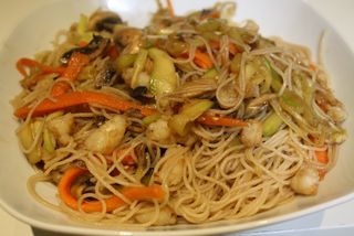 45. Fideos De Arroz Con Tres Delicias