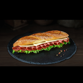 Sandvis cu Salam de Sibiu IGP