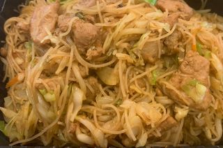 35В.ми-фен със свинско,зеленчуци и яйца(700гр)