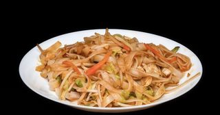81. Tagliatelle thai con pollo
