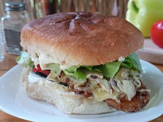 Pileće belo meso sa trapistom i gljivama veliko