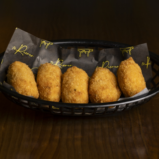 CROQUETA CREMOSA DE TINGA DE POLLO Y JALAPEÑO