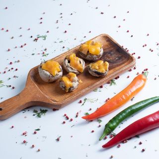 Ciuperci umplute pe jar