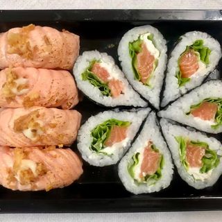 20 - Nigiri Braseado e Sushi Alface (10 Peças)