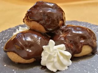 Profitterol Con Chocolate