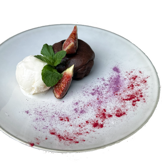 Шоколадний фондан з сезонними фруктами та морозивом