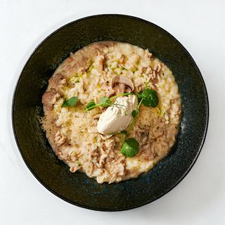 Ризото със салсиче, гъби кладница, фенел и крем маскарпоне (380 г)