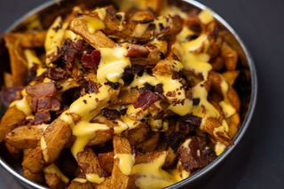 Cartofi cu cheddar si bacon