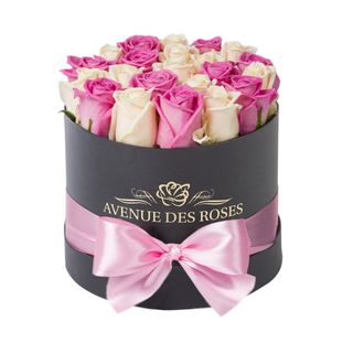 Trandafiri roz si albi in cutie neagra