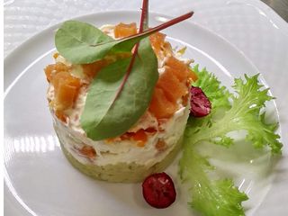 Салат Мімоза зі слабосоленим лососем