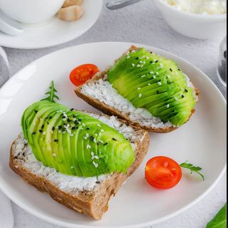 Baguette de aguacate y queso crema
