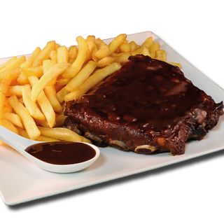 Costilla ala barbacoa con papas frita 