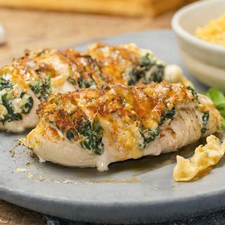 Куриное филе с овощами и шпинатом