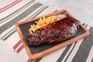 Coaste de porc la cuptor cu cartofi rosty