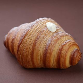 კრუასანი ვანილის კრემით