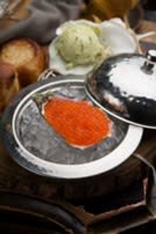 Кав'яр форелі з цибулевим спонжем та зеленим маслом (50/50/30г)