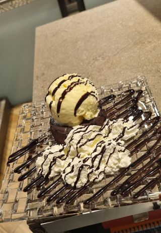 Coulant De Chocolate Con Helado De Vainilla .