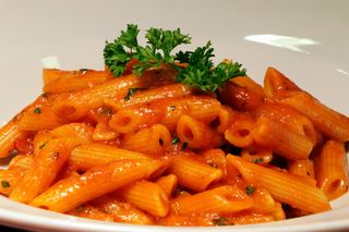 Penne con tomate y pimienta picante