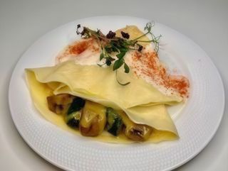 Млинець зі шпинатом та сулугуні (335g)