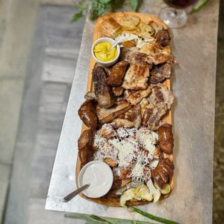 Platou Țărănesc Viluța (3-4 persoane-2kg)