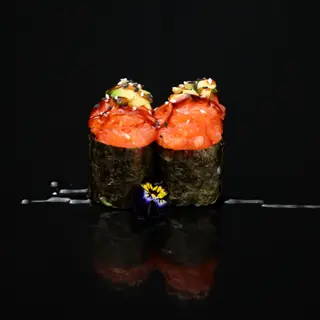 100. Gunkan salmón y aguacate (2uds)
