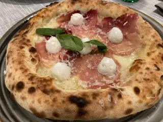 Pizza regina