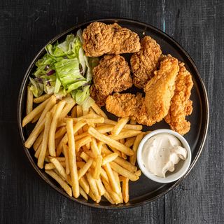 Combo 3crispy+3 aripioare cu cartofi prăjiți și maioneza cu usturoi