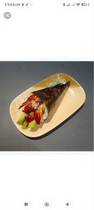 Temaki De Anguila Y Aguacate