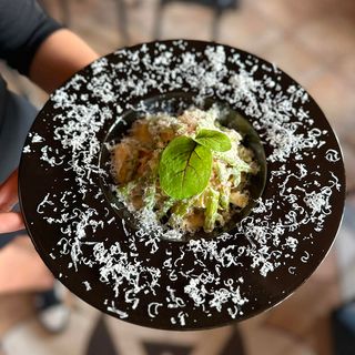 Makaron Alfredo al salmone