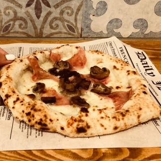 Pizza Jamón y Champiñones (33 Cm.)