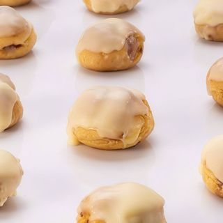 Profiteroles Con Chocolate Blanco