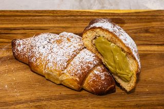 Croissant fistic