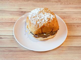 Bun artigianale caldo con Nutella