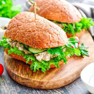 Сэндвич с тунцом на чиабатте