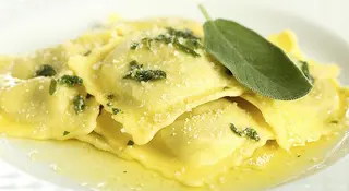 Ravioli al burro e salvia