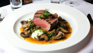 Muschi de vita cu hribi, salsa de trufe si unt