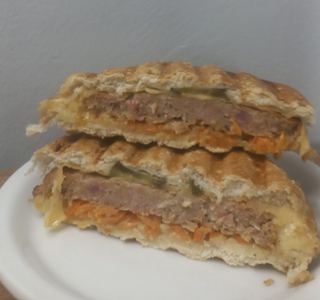 Гамбургер з котлетою (200г)