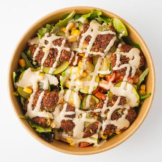 Falafel salata