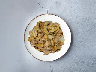 Pollo con Champiñones