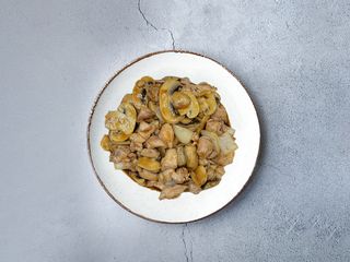 Pollo con Champiñones