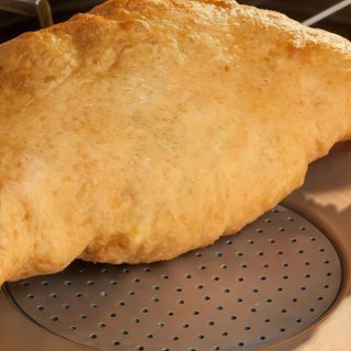 Pizza rellena fritto