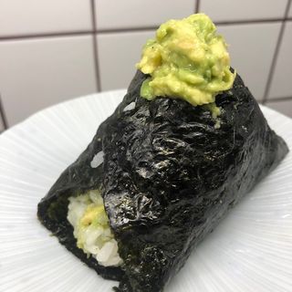 Onigiri Aguacate 