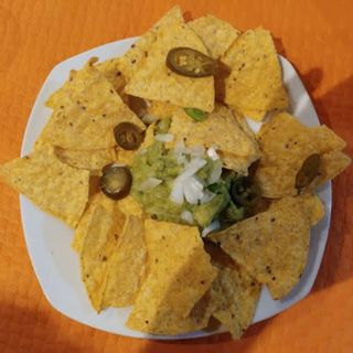 Guacamole Servido con Nachos